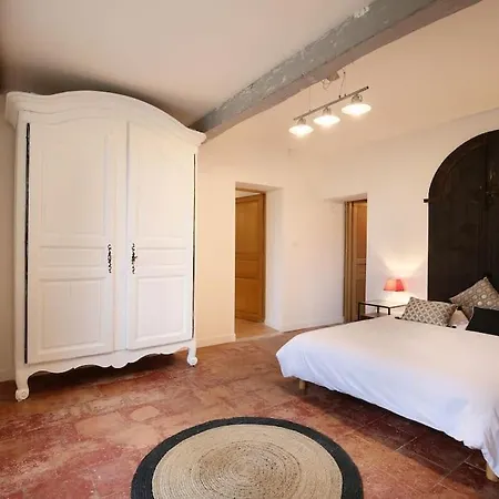 Chateau De Fontanas, Le Puits Apartment *